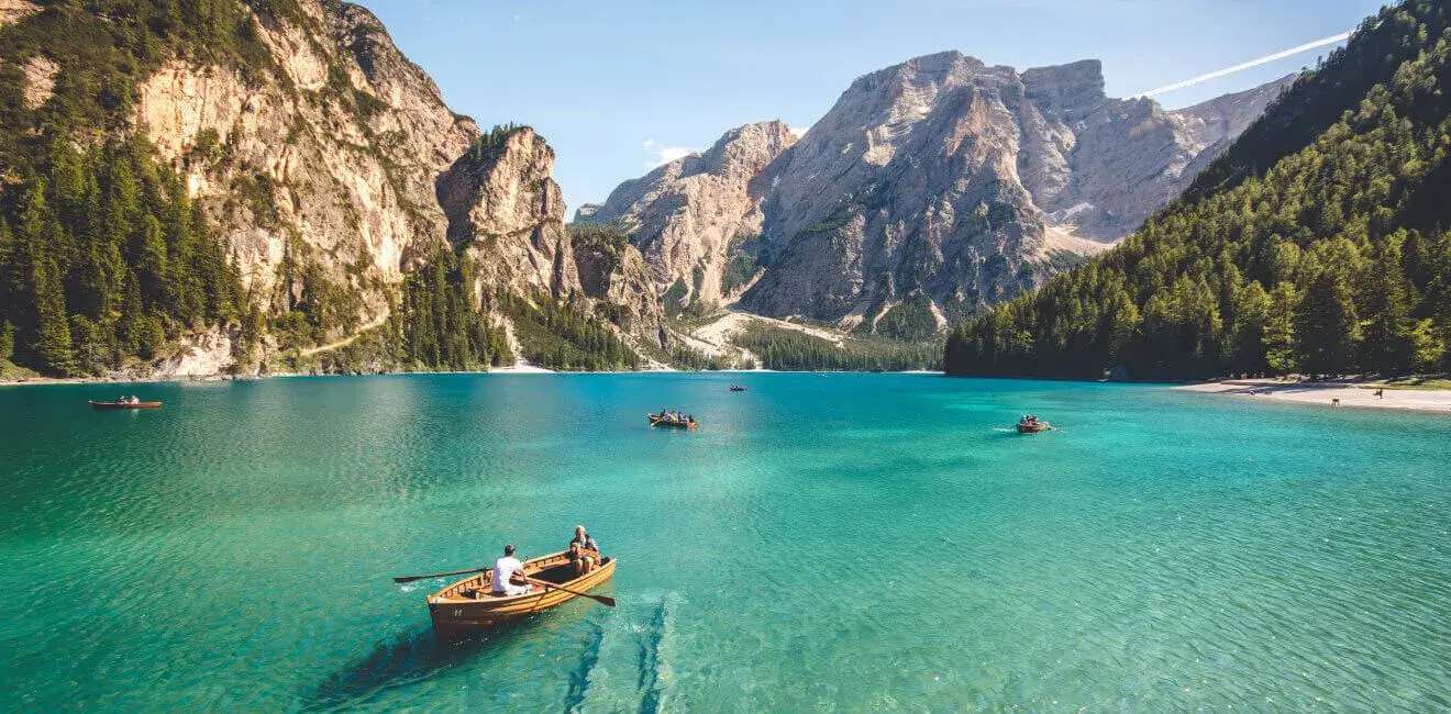 Immersing in Island Skylines, Heritage, and Vibrant Lifestyles